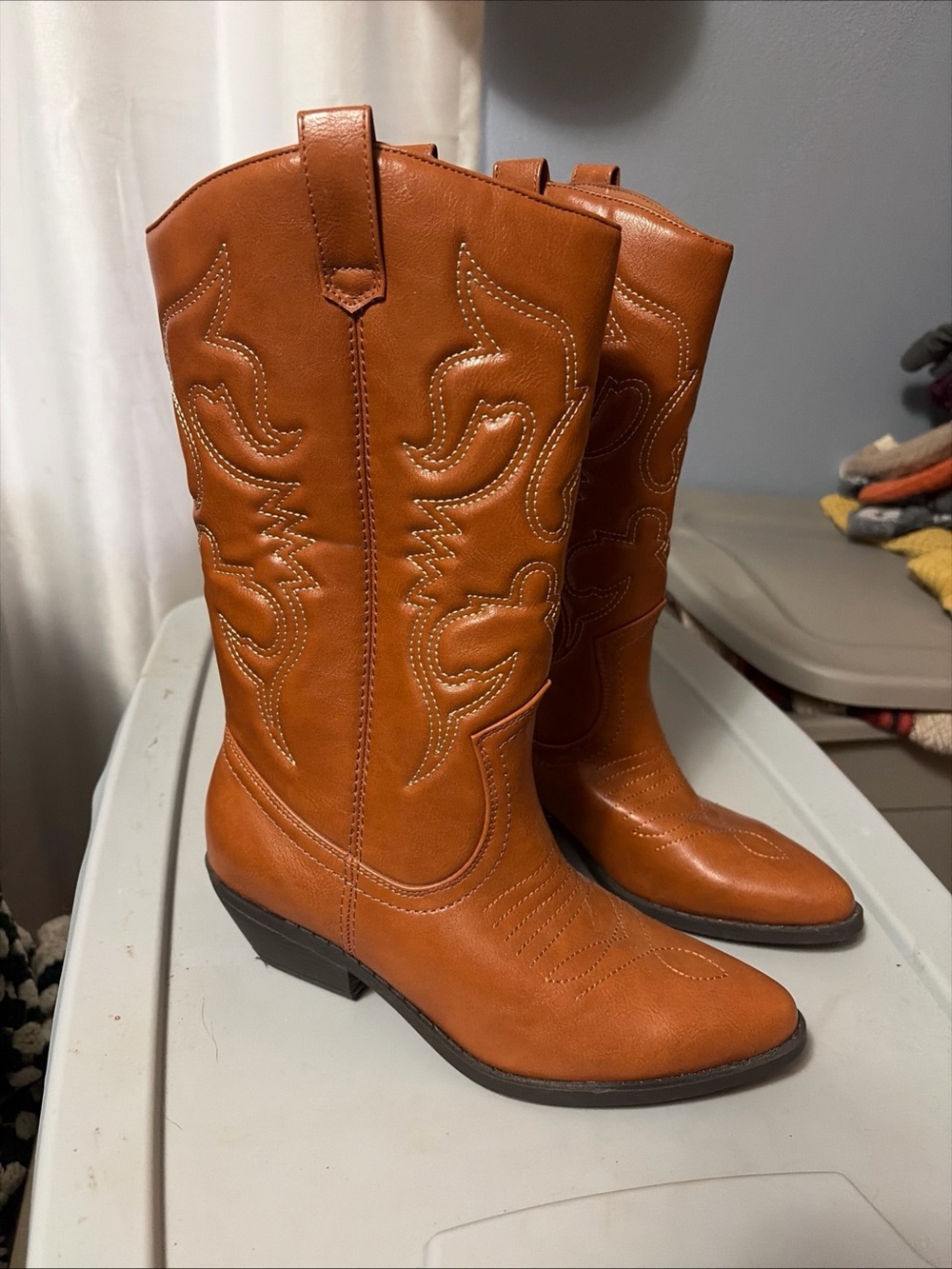 Soda Cognac Western Heeled Cowboy Boots with Embroidered Stitching